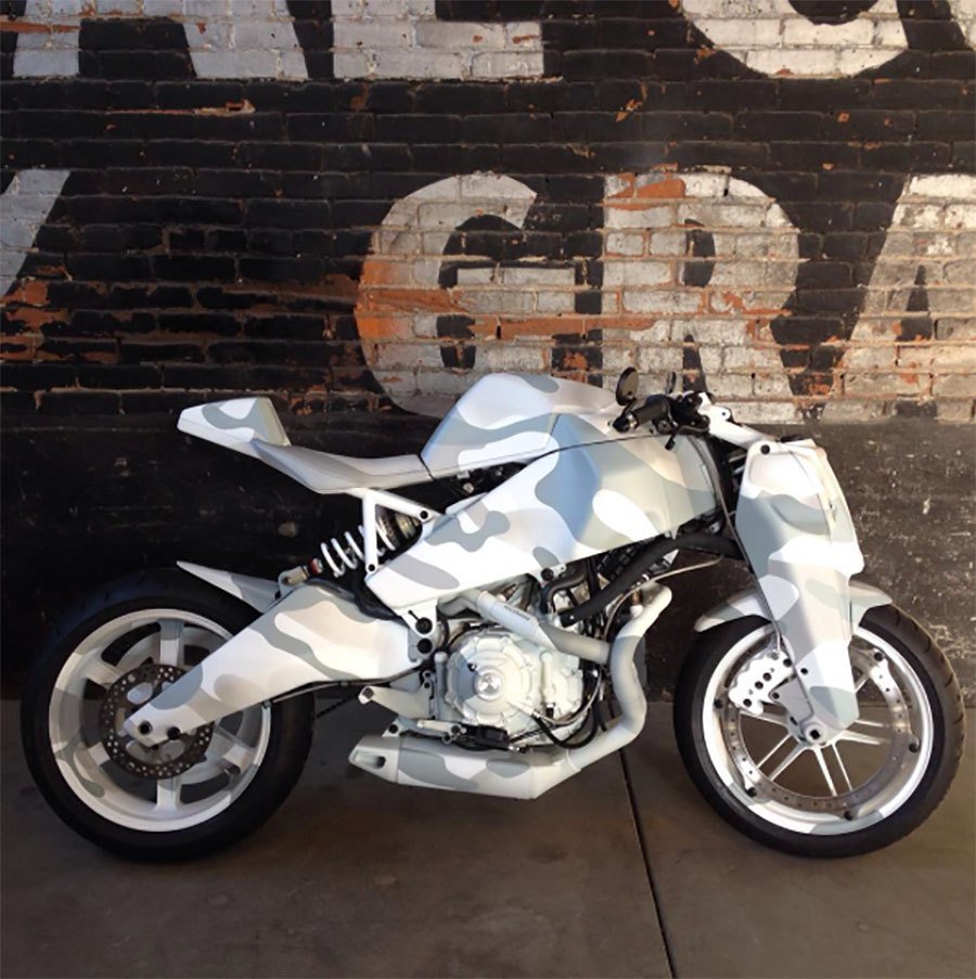 White Ronin on stand
